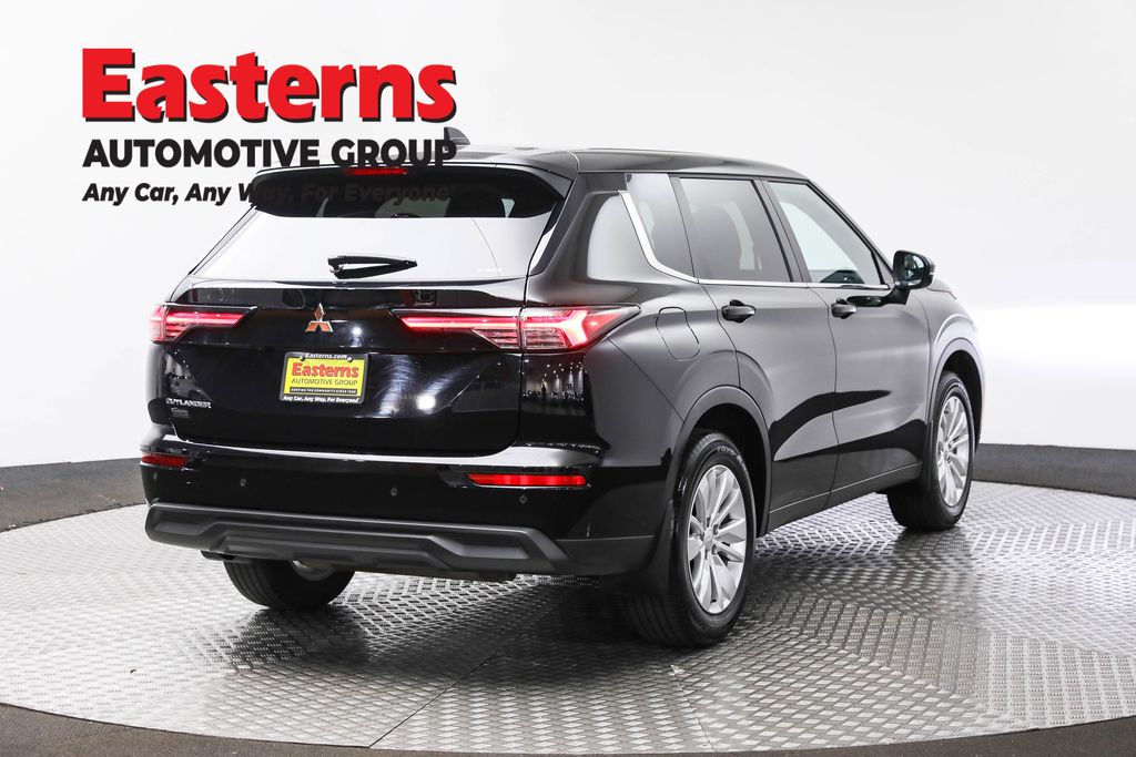 2025 Mitsubishi Outlander ES