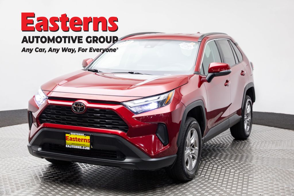 2023 Toyota RAV4 XLE's photo