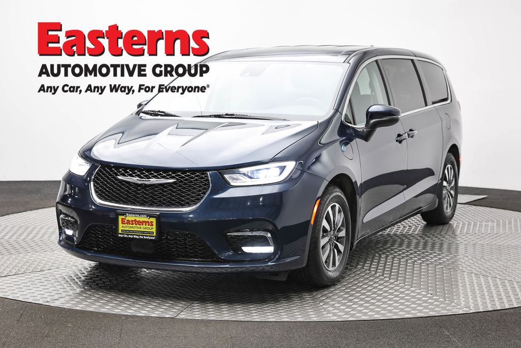 2023 Chrysler Pacifica Hybrid Touring L Hybrid's photo