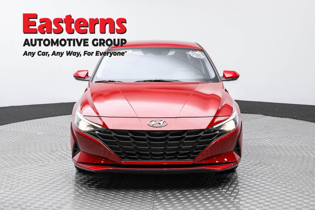 2023 Hyundai Elantra SEL photo 2