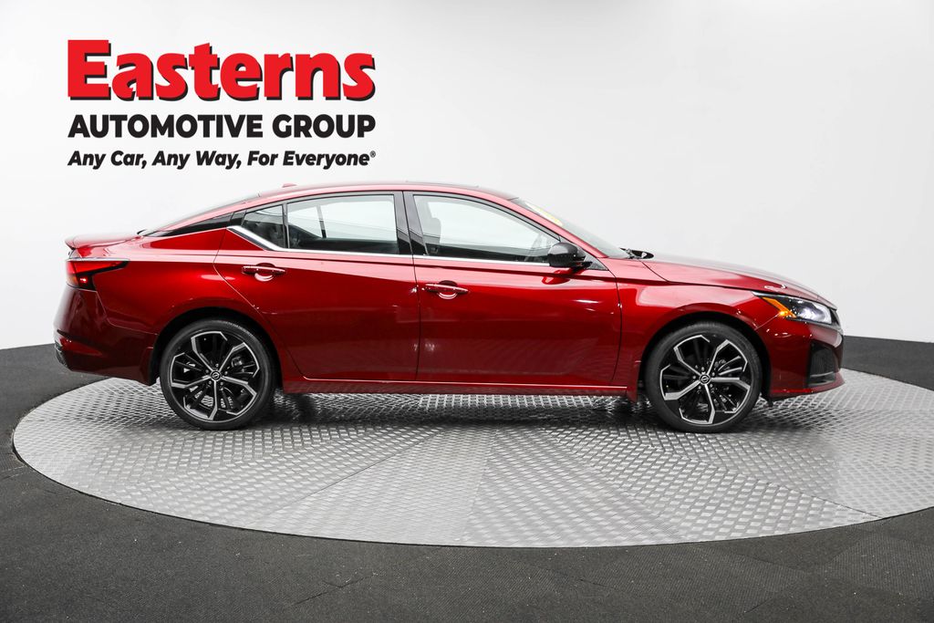 2023 Nissan Altima 2.5 SR photo 4