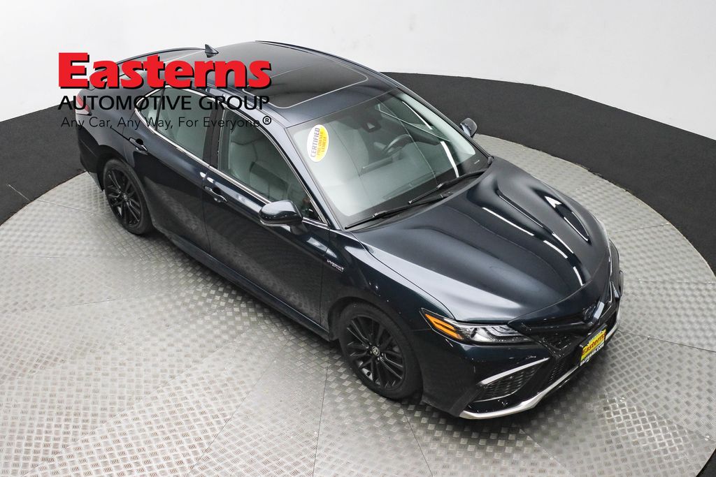 2021 Toyota Camry Hybrid XSE photo 3