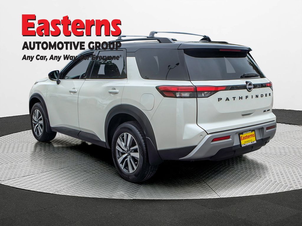 2024 Nissan Pathfinder SL photo 4