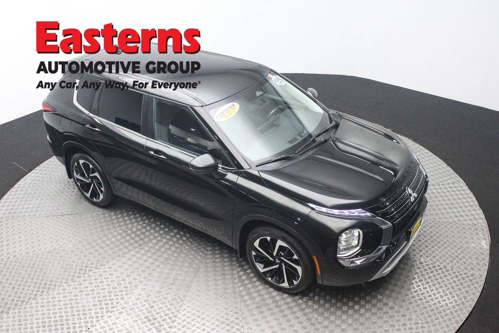 2023 Mitsubishi Outlander SE photo 3