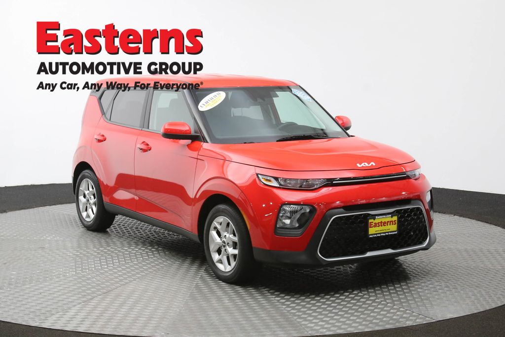 2022 Kia Soul LX photo 2