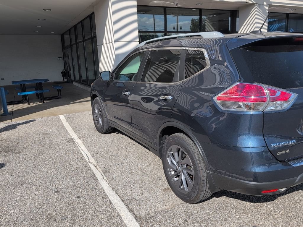 2016 Nissan Rogue SL photo 2