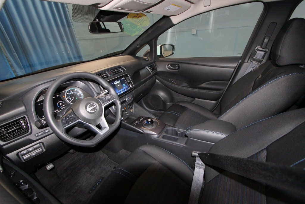 Used 2025 Nissan Leaf S with VIN 1N4AZ1BV4SC562063 for sale in Evansville, IN