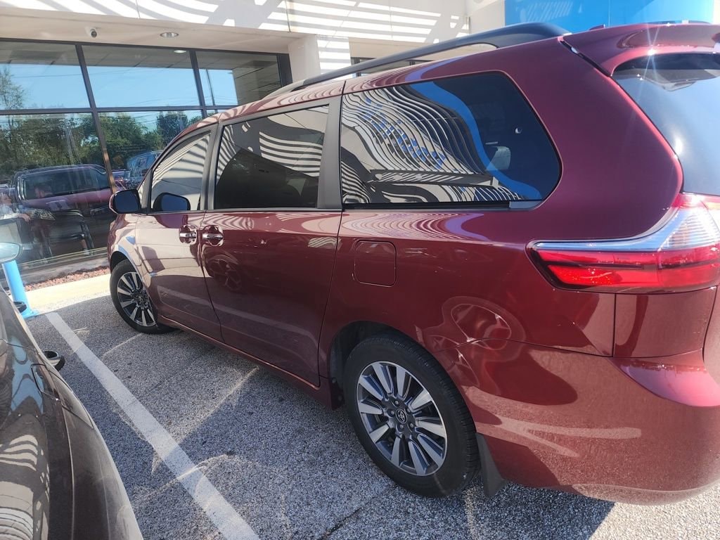 Used 2020 Toyota Sienna XLE 4D Passenger Van