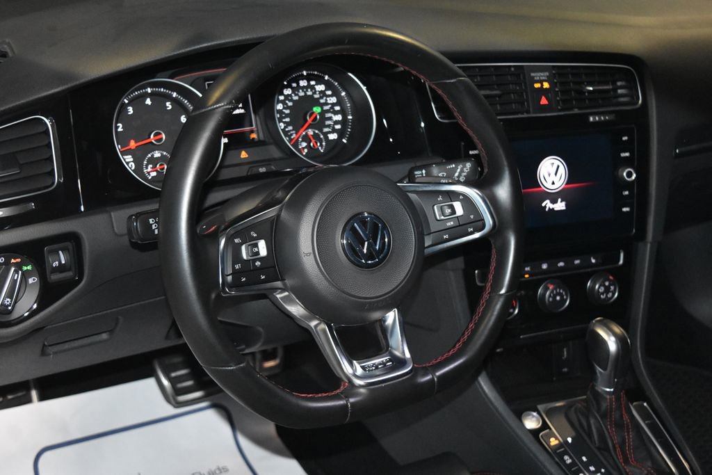 2019 Volkswagen Golf GTI SE photo 2
