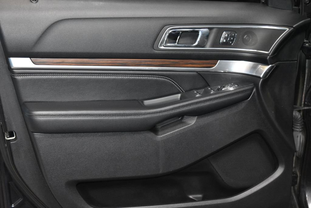 2019 Ford Explorer Limited photo 3