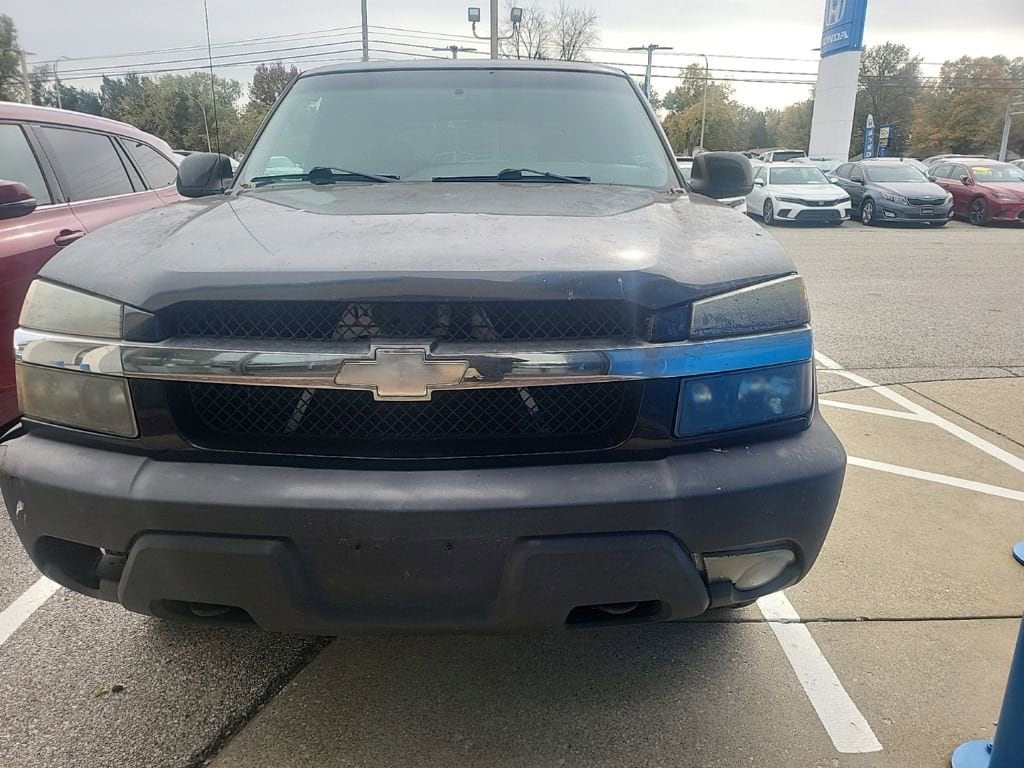 2003 Chevrolet Avalanche Base