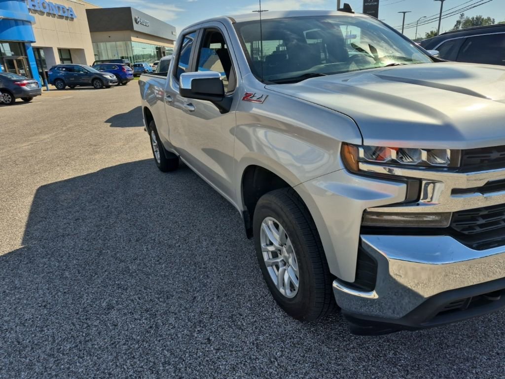 2019 Chevrolet Silverado 1500 LT photo 2