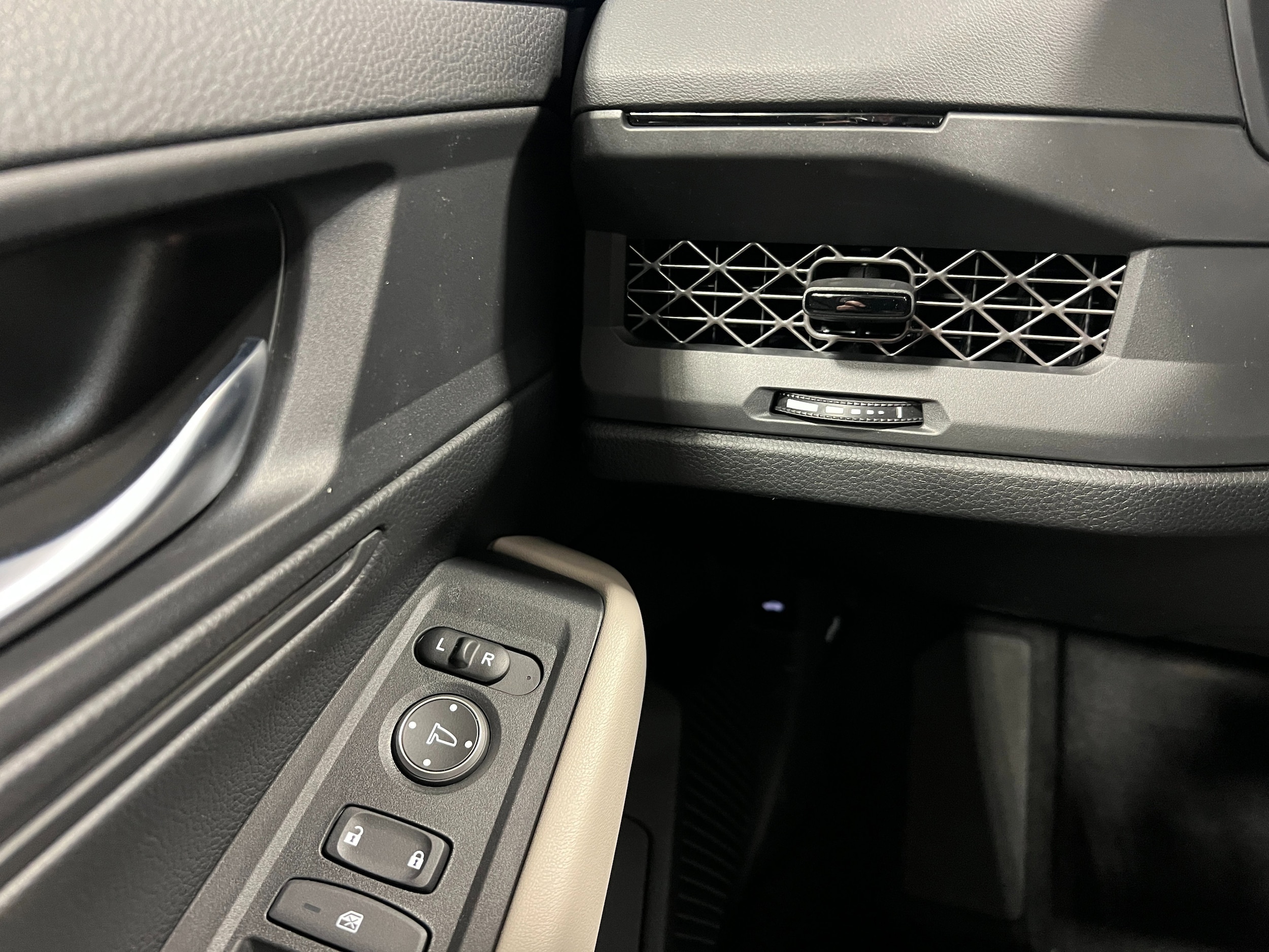2025 Honda Accord LX - Photo 14