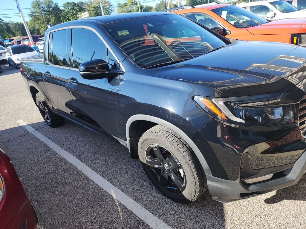 2023 Honda Ridgeline Black Edition photo 2