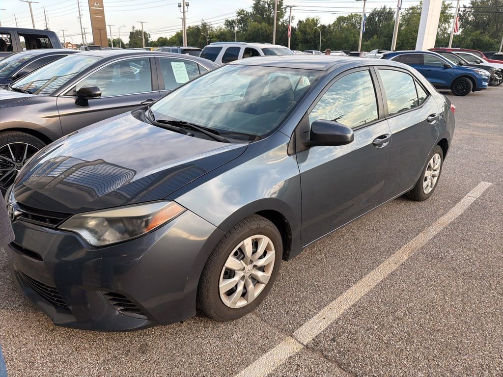2015 Toyota Corolla LE photo 2