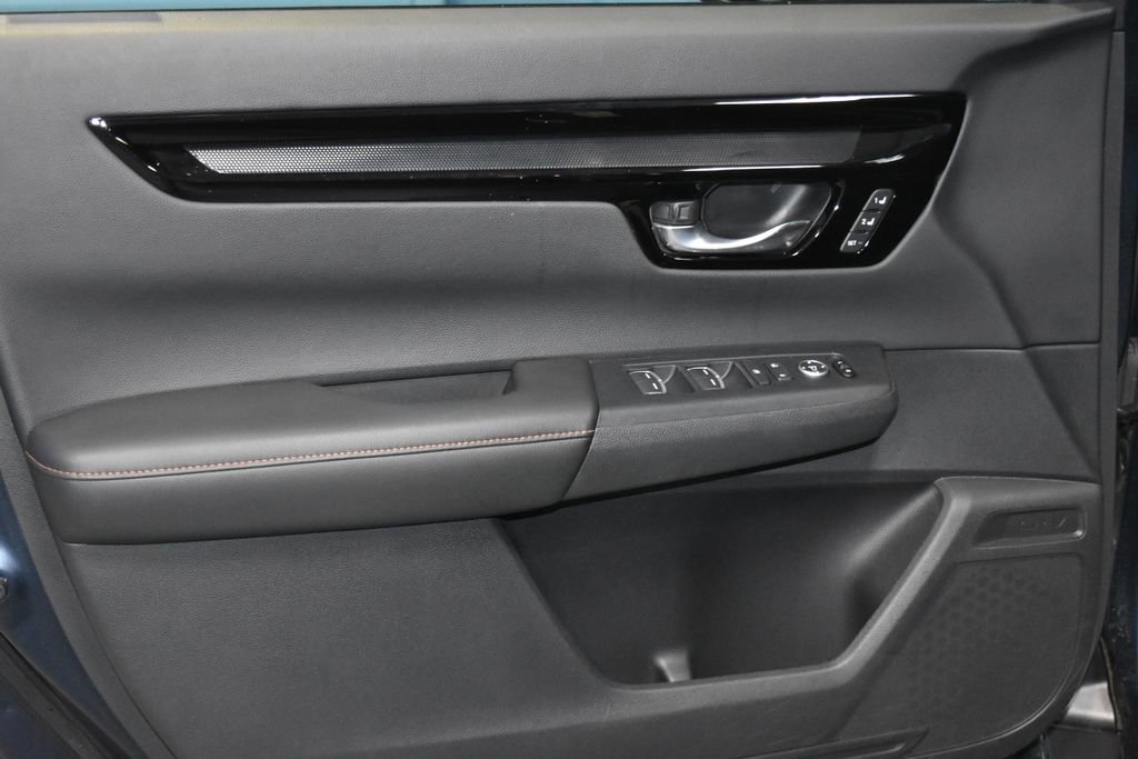 2023 Honda CR-V Hybrid Sport Touring photo 3