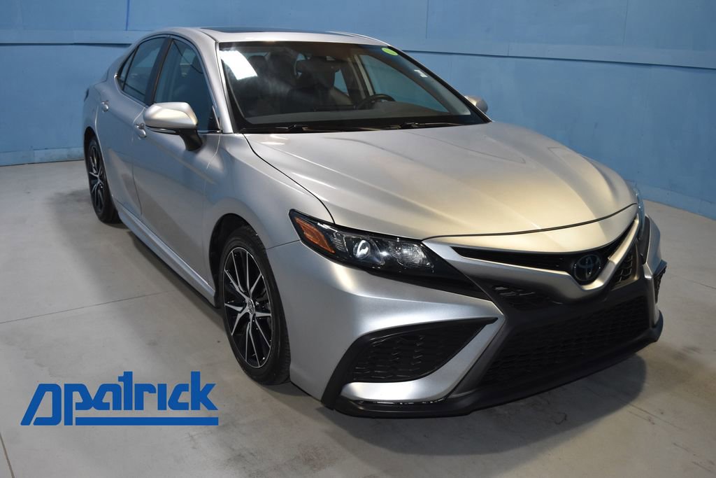 2022 Toyota Camry SE photo 2