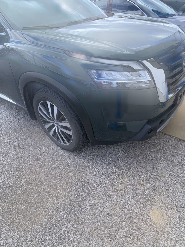 2024 Nissan Pathfinder Platinum photo 3