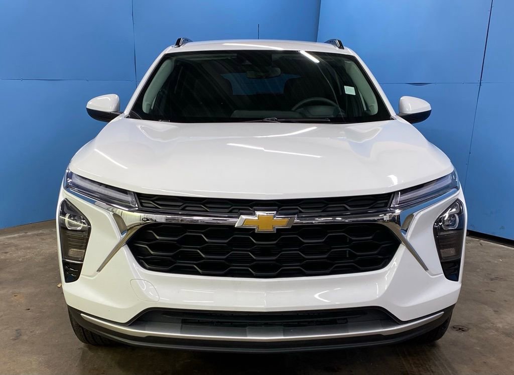2024 Chevrolet Trax LT photo 3