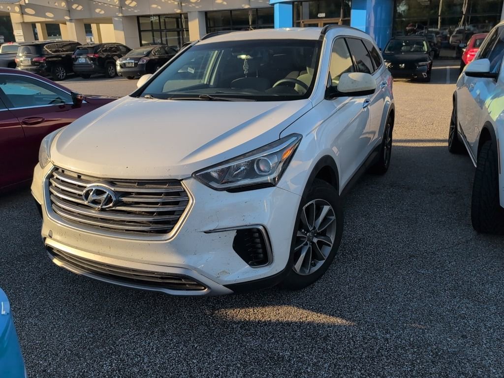 2017 Hyundai Santa Fe SE photo 2