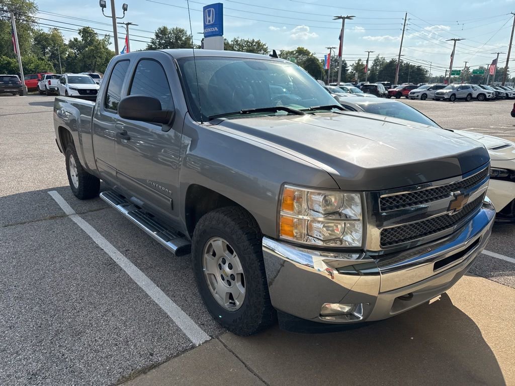 2013 Chevrolet Silverado 1500 LT photo 2