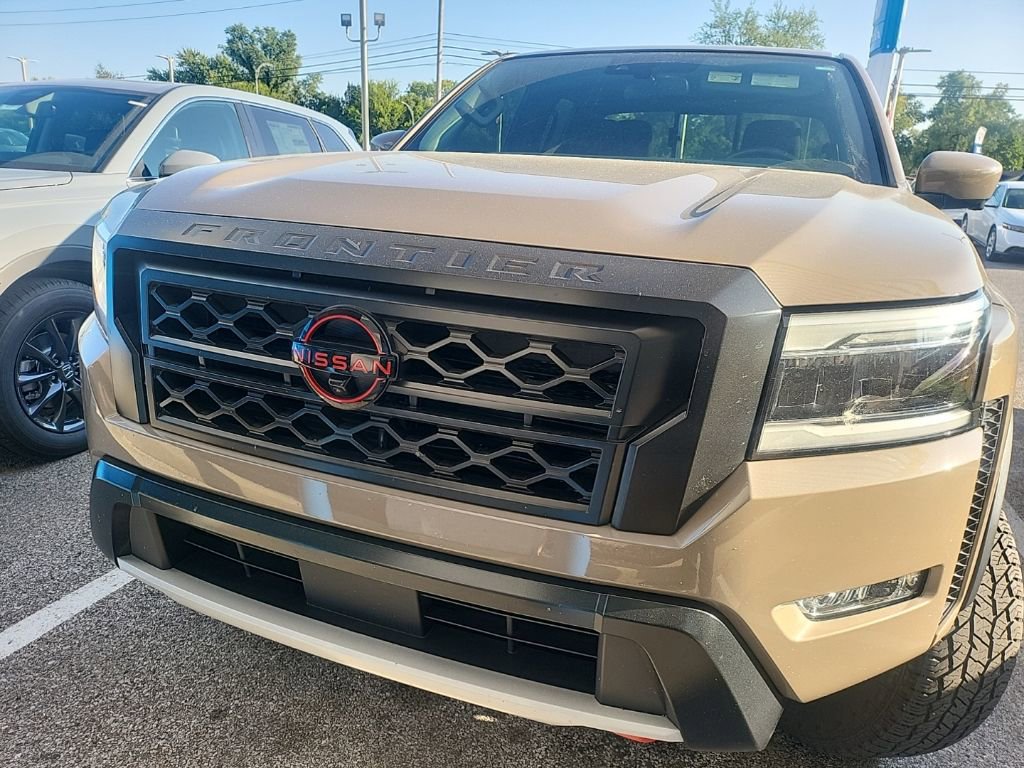 2023 Nissan Frontier PRO-4X photo 2