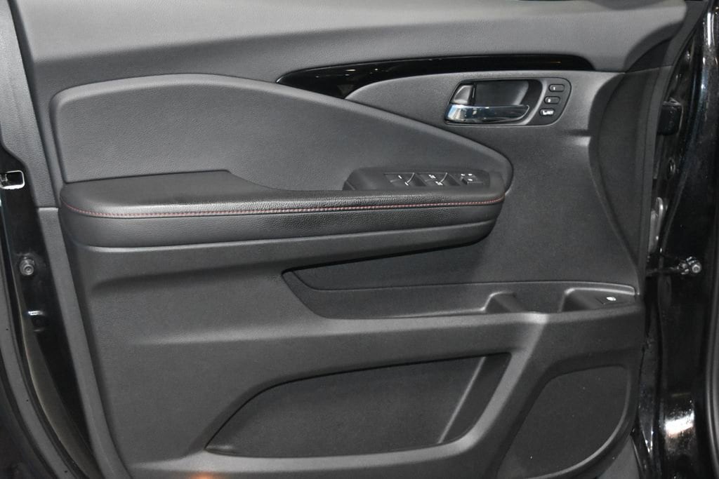 2019 Honda Ridgeline Black Edition photo 3