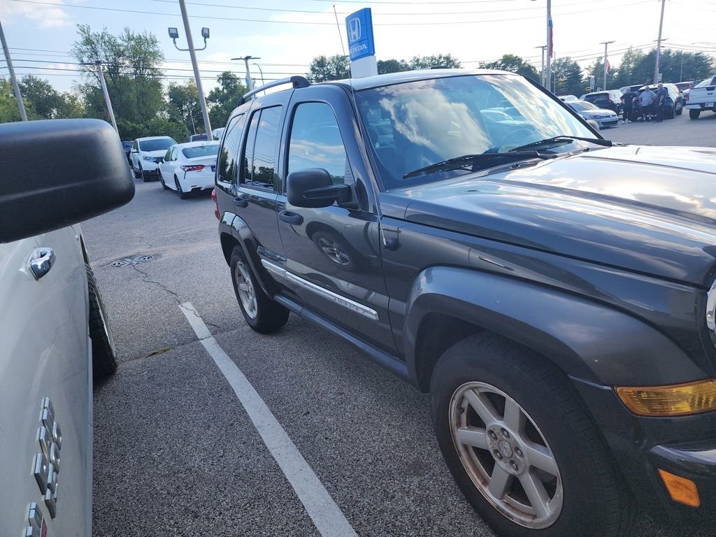 2006 Jeep Liberty Limited Sport photo 2