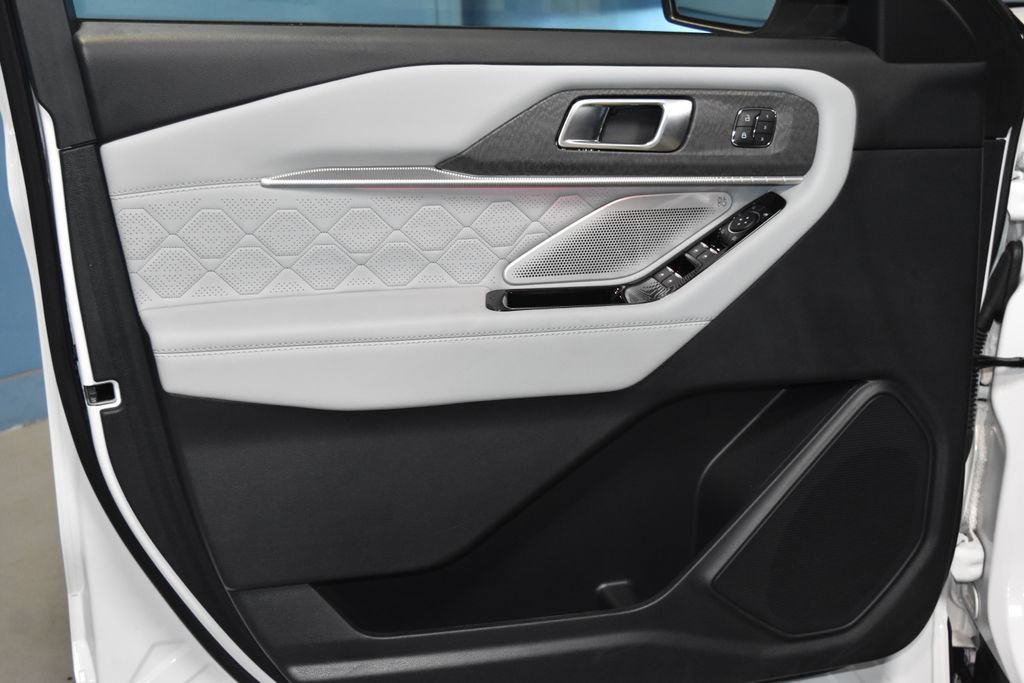2025 Ford Explorer Platinum Sport photo 3