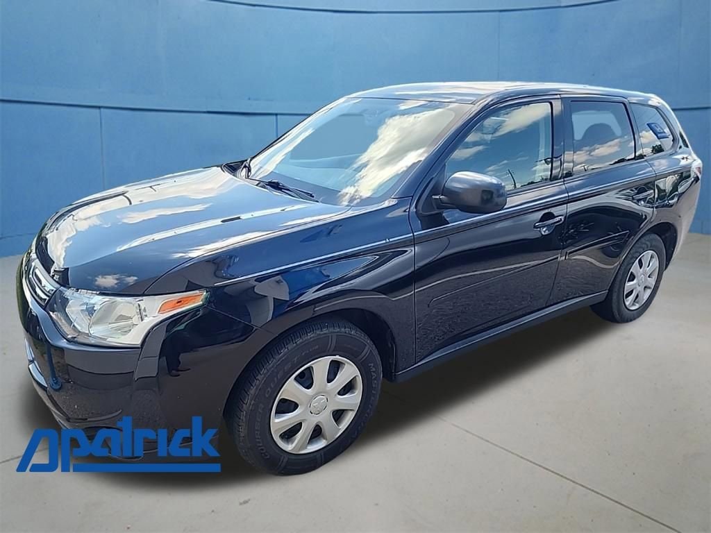 2014 Mitsubishi Outlander ES FWD's photo
