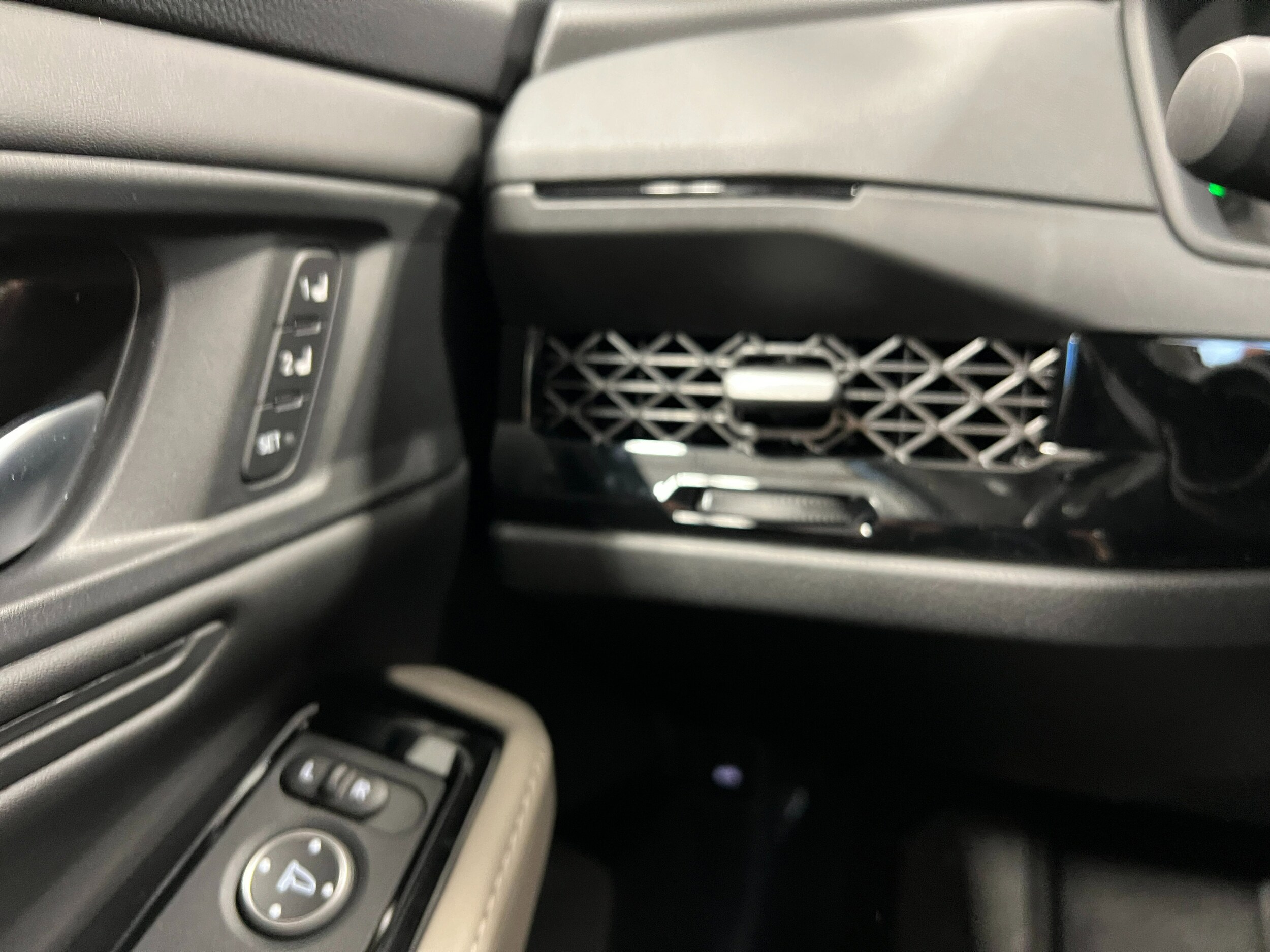 2025 Honda Accord Hybrid Touring - Photo 13
