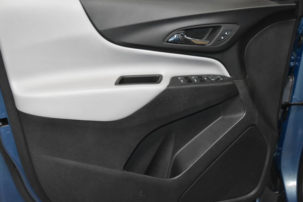 2024 Chevrolet Equinox LS photo 3