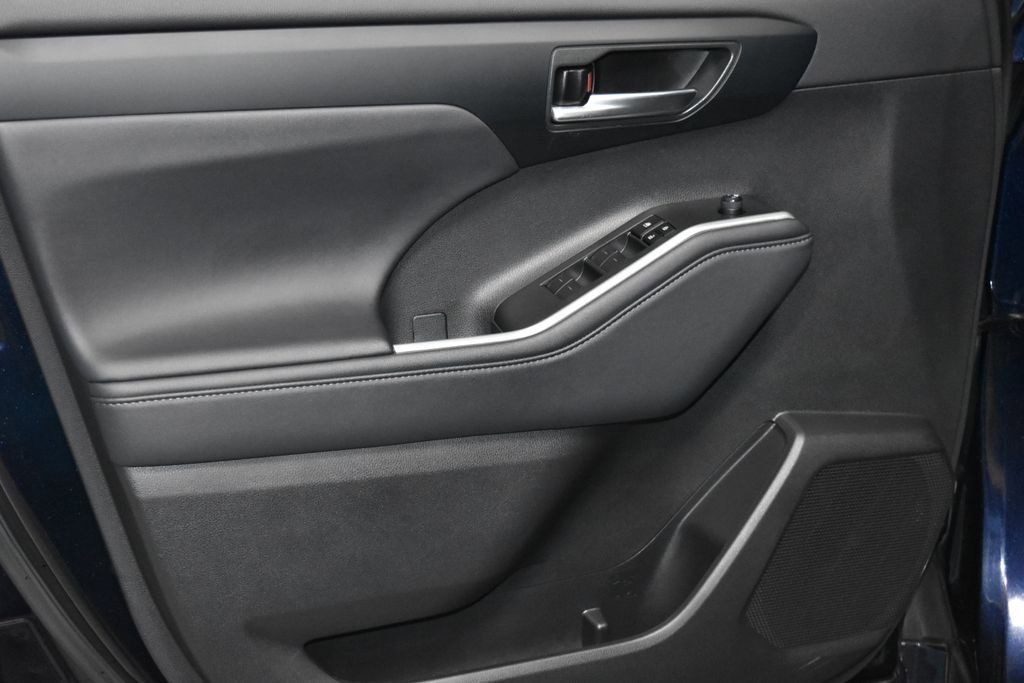 2024 Toyota Highlander XLE Sport photo 3