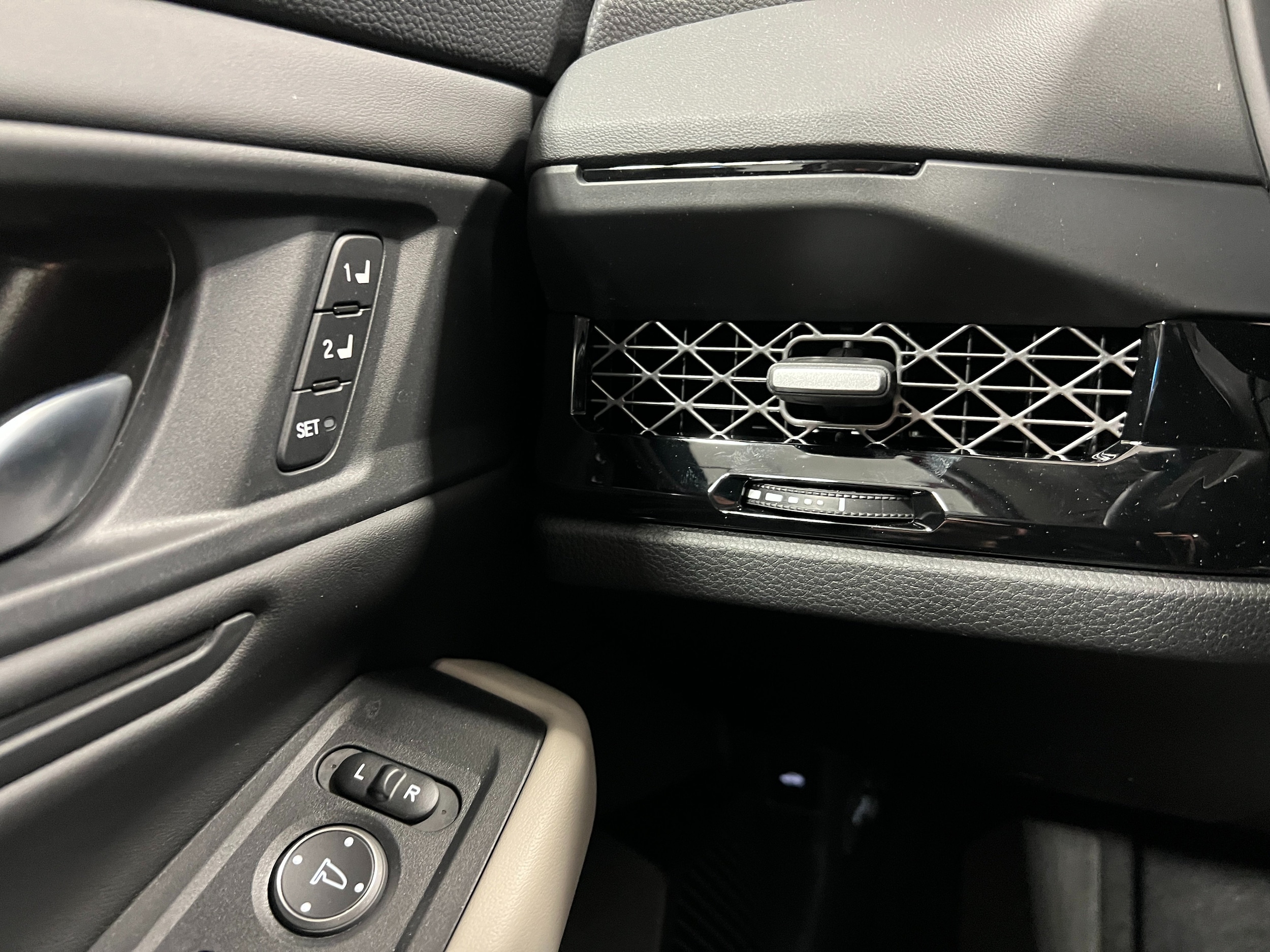 2025 Honda Accord Hybrid EX-L - Photo 15