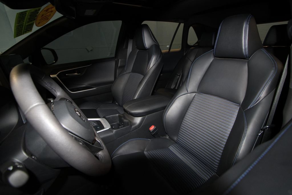 2024 Toyota RAV4 Hybrid XSE Sport photo 3