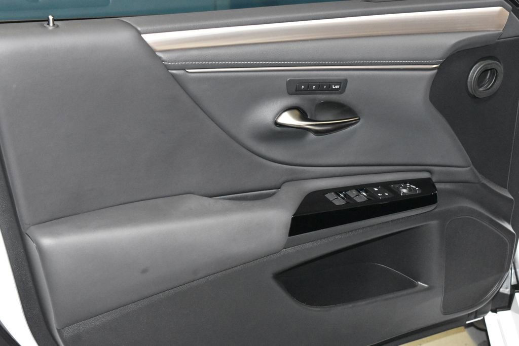 2023 Lexus ES 350 F SPORT photo 3