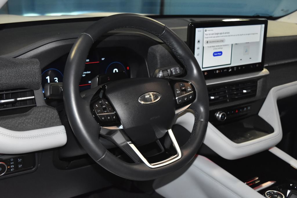 2025 Ford Explorer Platinum Sport photo 2