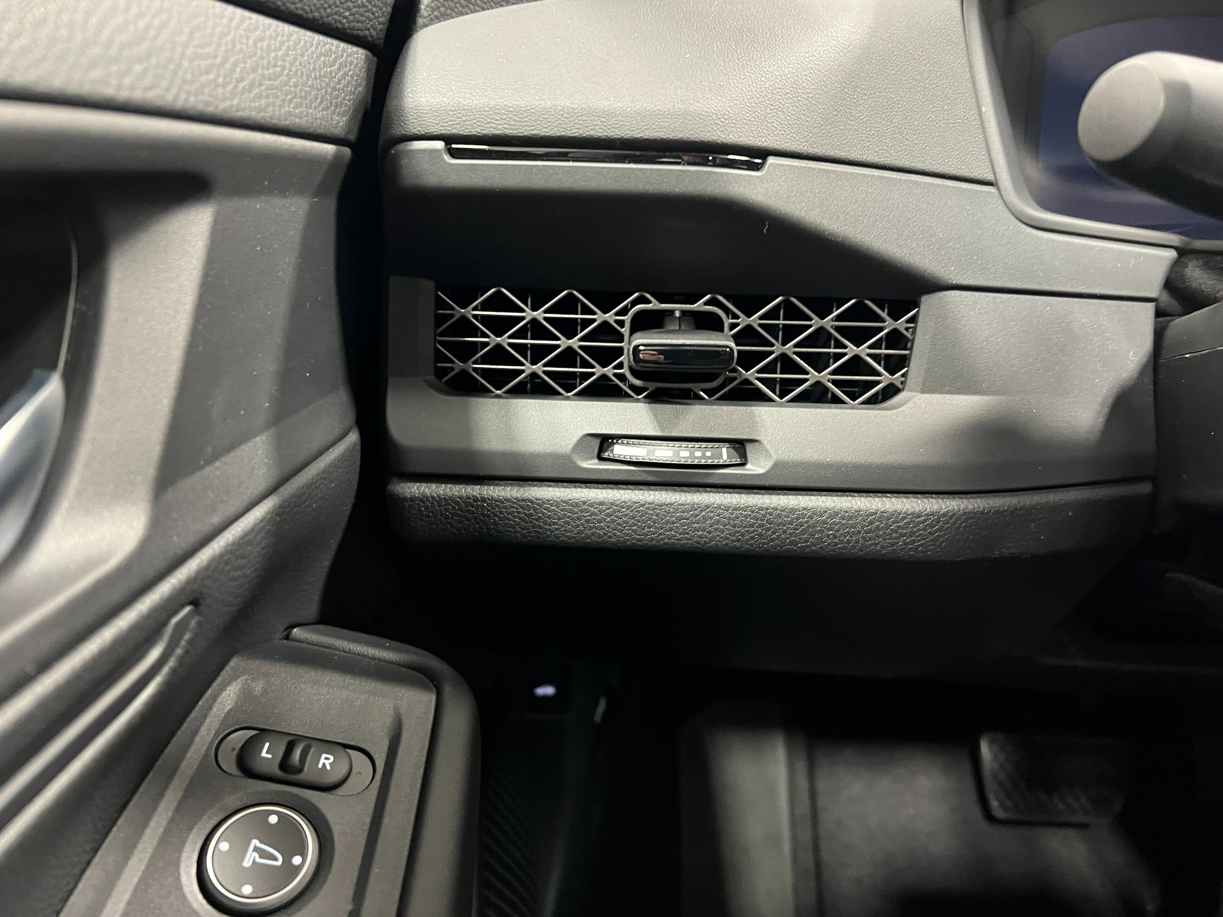 2025 Honda Accord LX - Photo 14