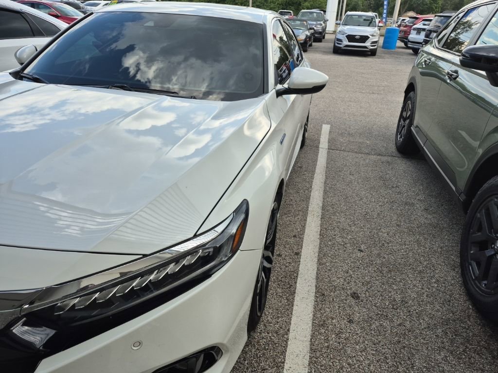 2022 Honda Accord Hybrid Touring photo 3