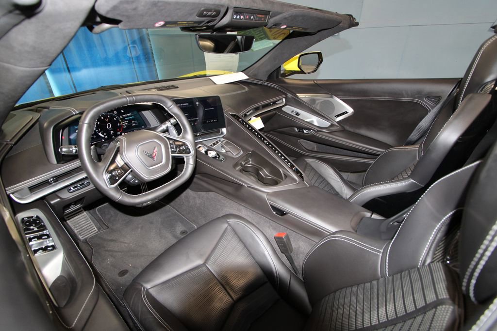 2023 Chevrolet Corvette Stingray 3LT photo 2