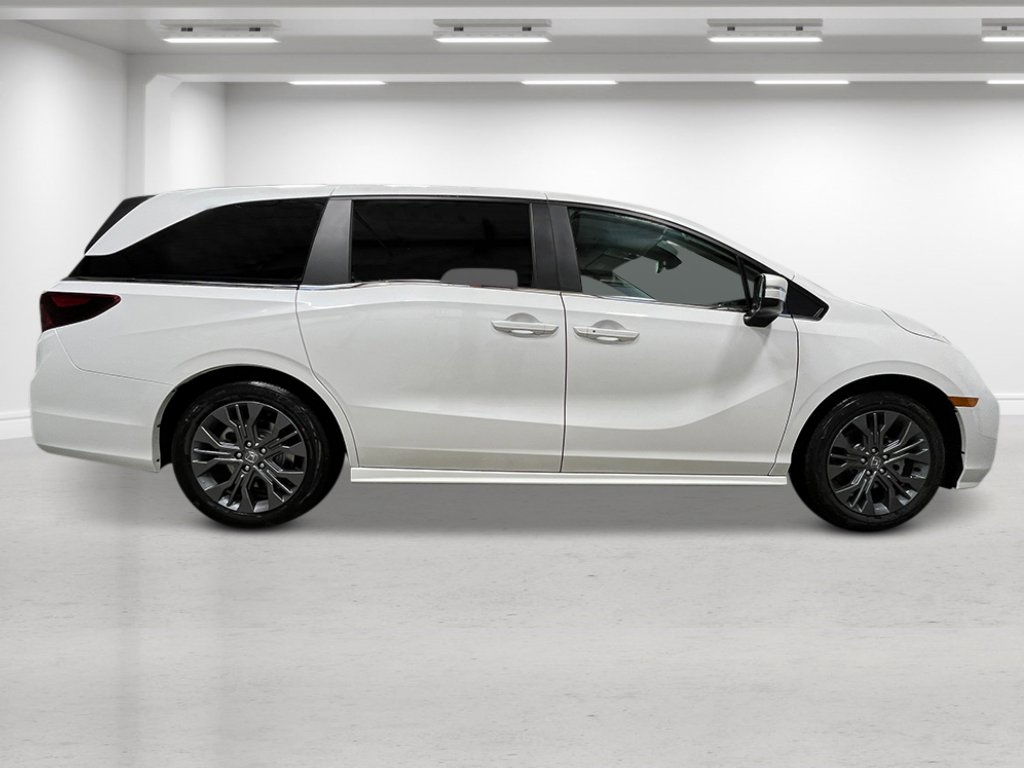 2026 Honda Odyssey Touring photo 2