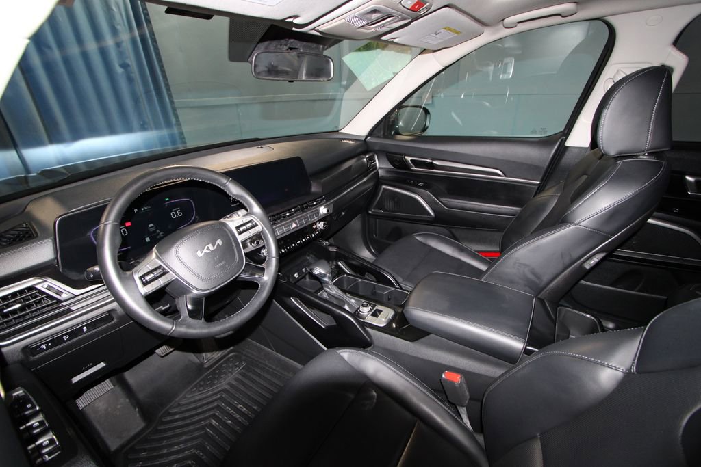 2024 Kia Telluride S photo 2