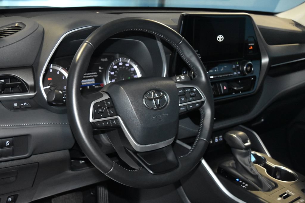 2024 Toyota Highlander XLE Sport photo 2