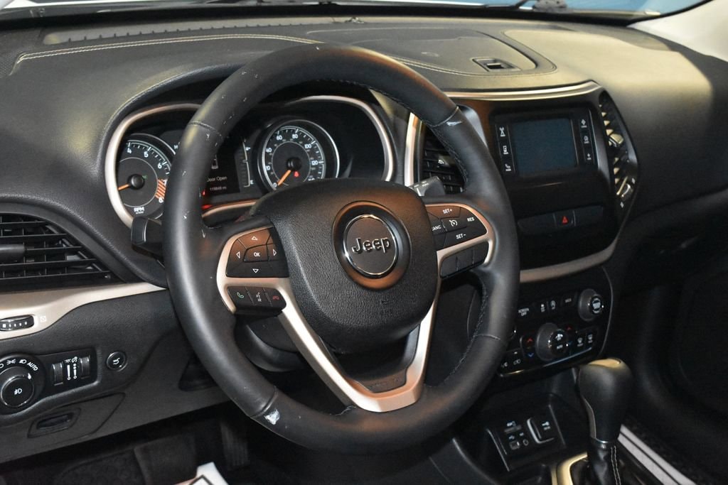 Used 2015 Jeep Cherokee Latitude with VIN 1C4PJLCS9FW770696 for sale in Evansville, IN