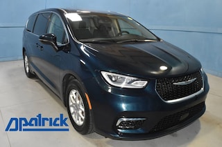2023 Chrysler Pacifica Touring L 4D Passenger Van