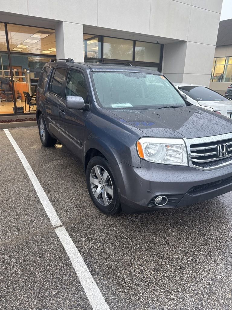 2015 Honda Pilot Touring Sport photo 2