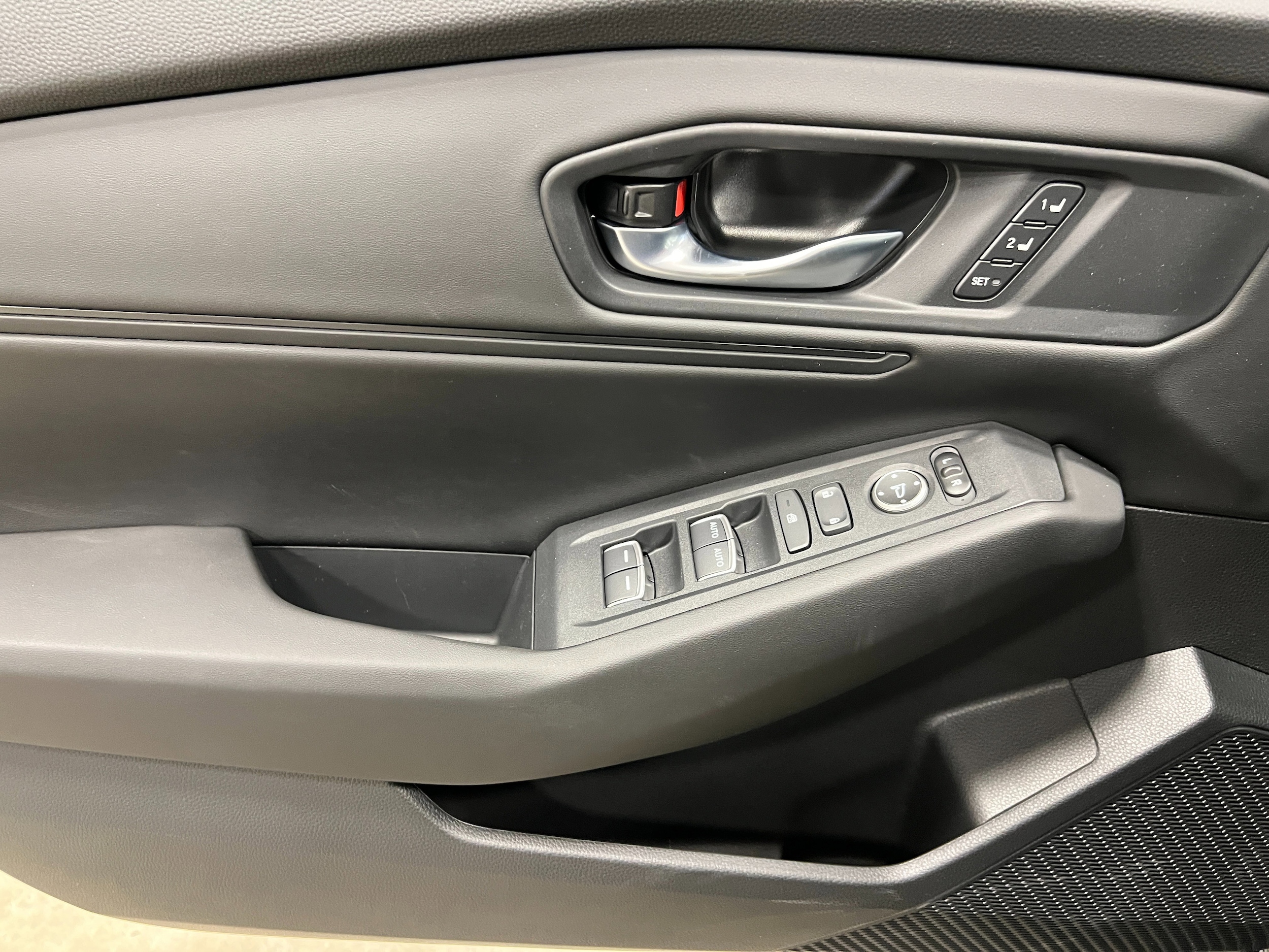 2025 Honda Accord Hybrid EX-L - Photo 14