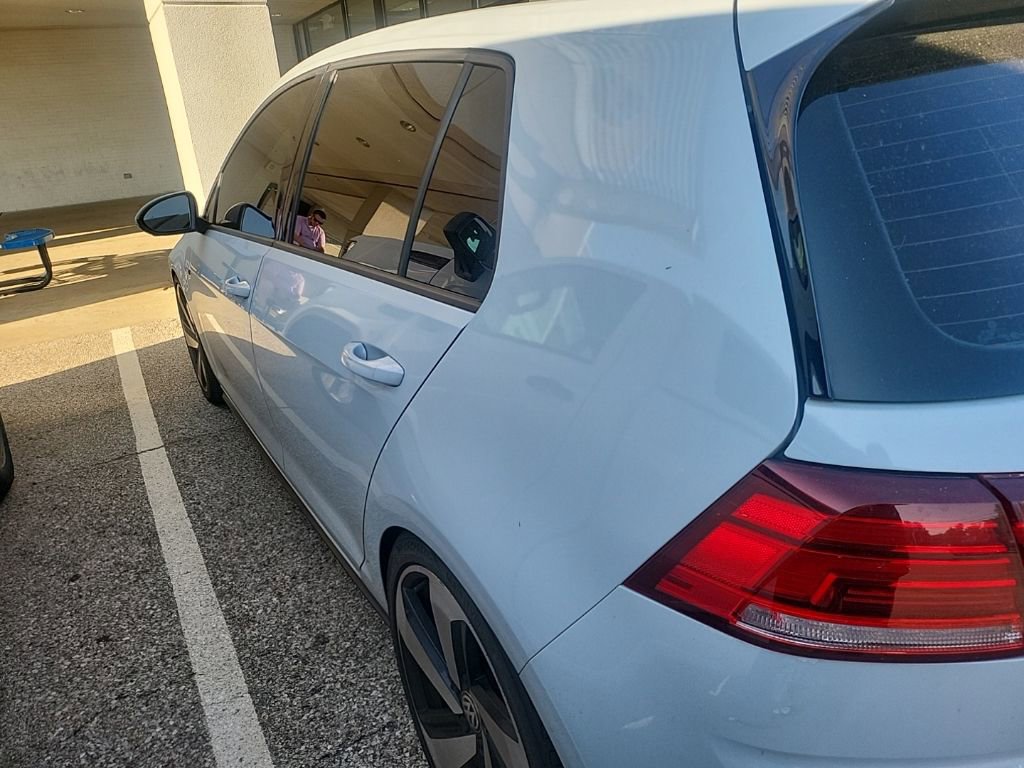 2019 Volkswagen Golf GTI SE photo 3