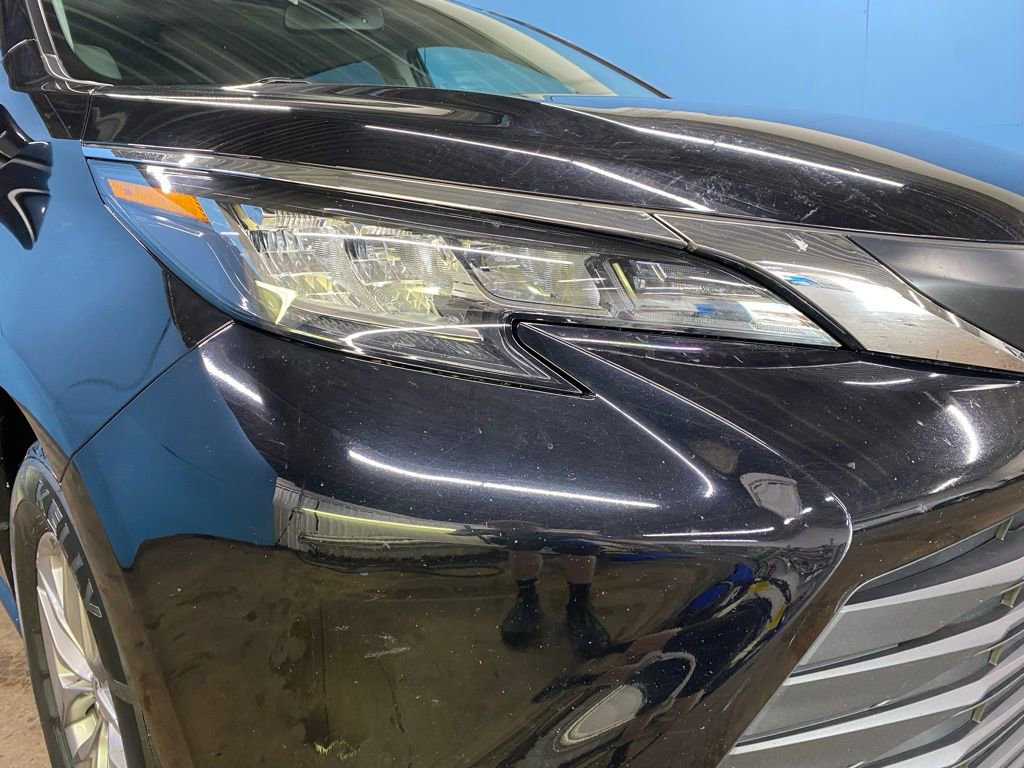 2023 Toyota Sienna XLE photo 2