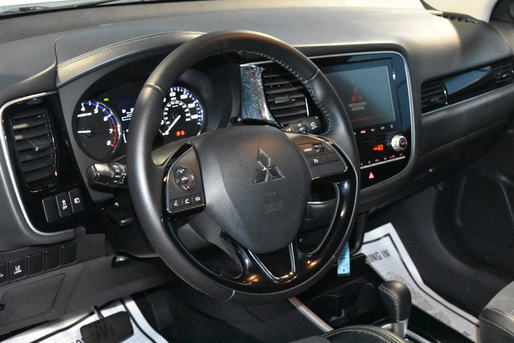 Used 2020 Mitsubishi Outlander SE with VIN JA4AD3A31LZ004281 for sale in Evansville, IN
